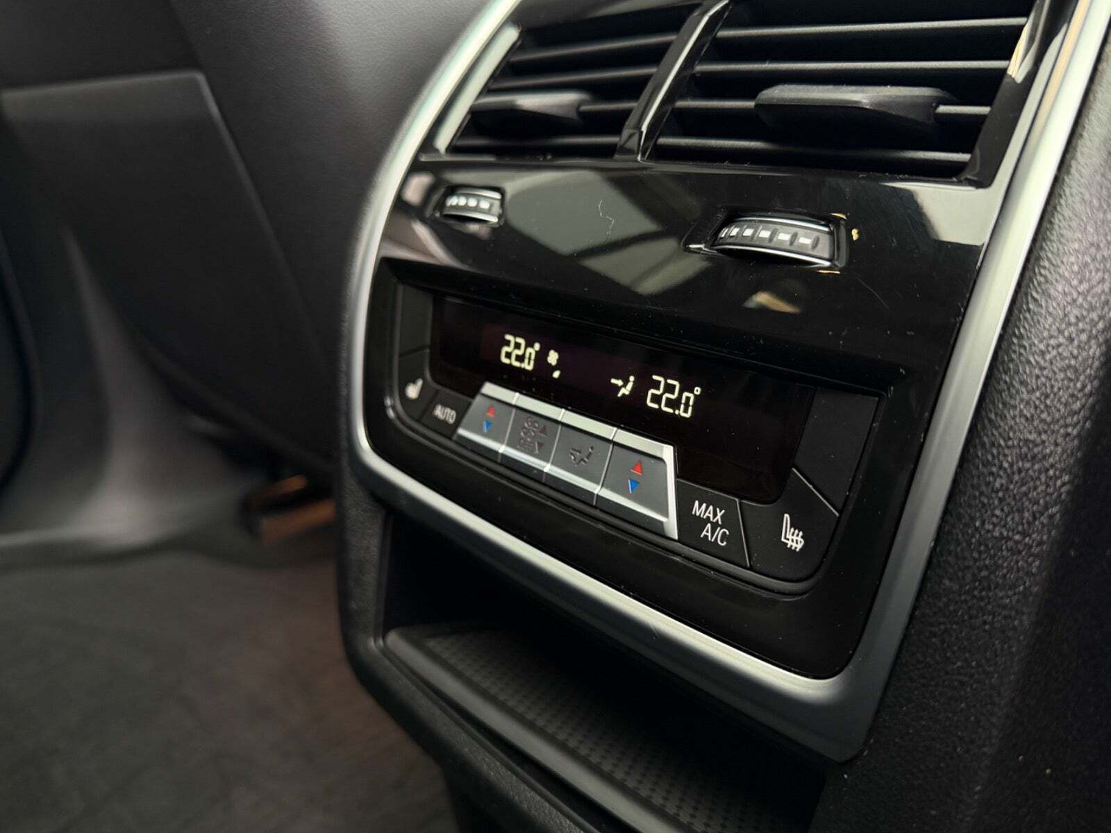 Blå BMW X5 fra 2021