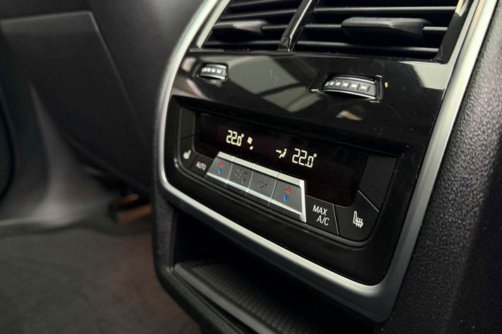 Blå BMW X5 fra 2021