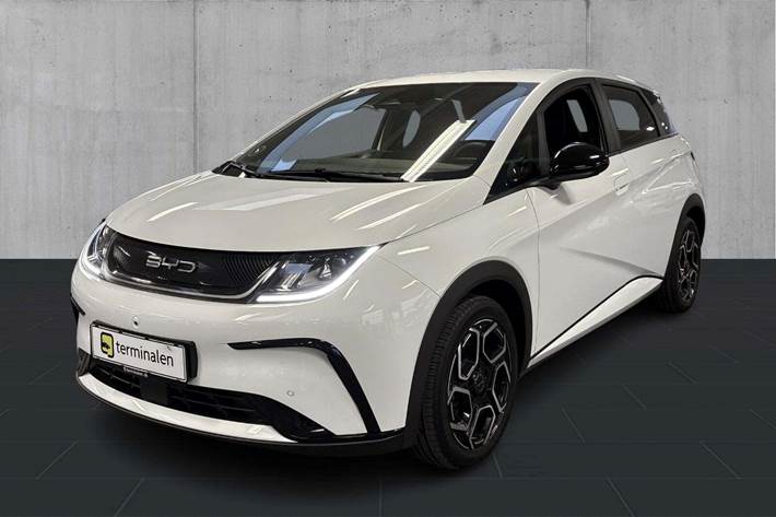 Beige BYD Dolphin fra 2024 set udefra