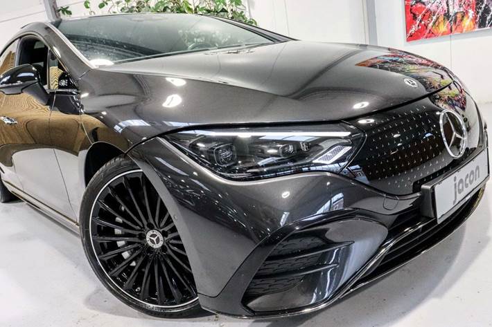 Grå Mercedes EQE350 fra 2022