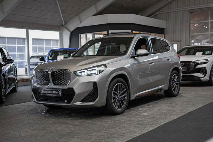 Sølv BMW iX1 fra 2024