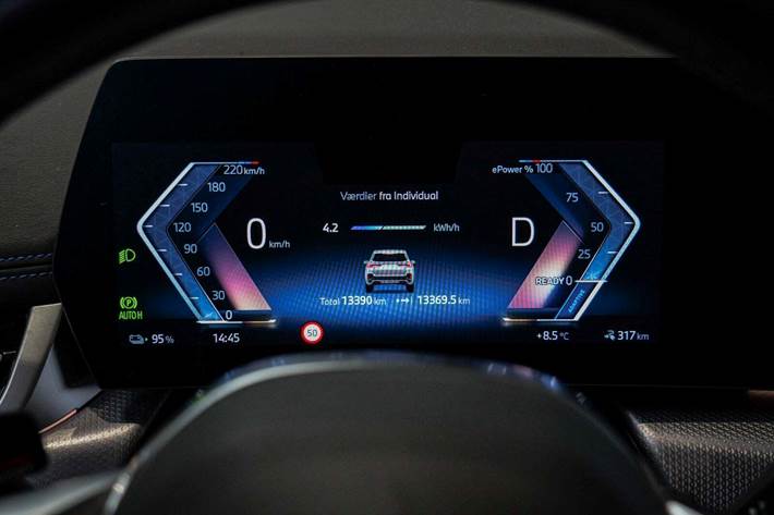 Sølv BMW iX1 fra 2024