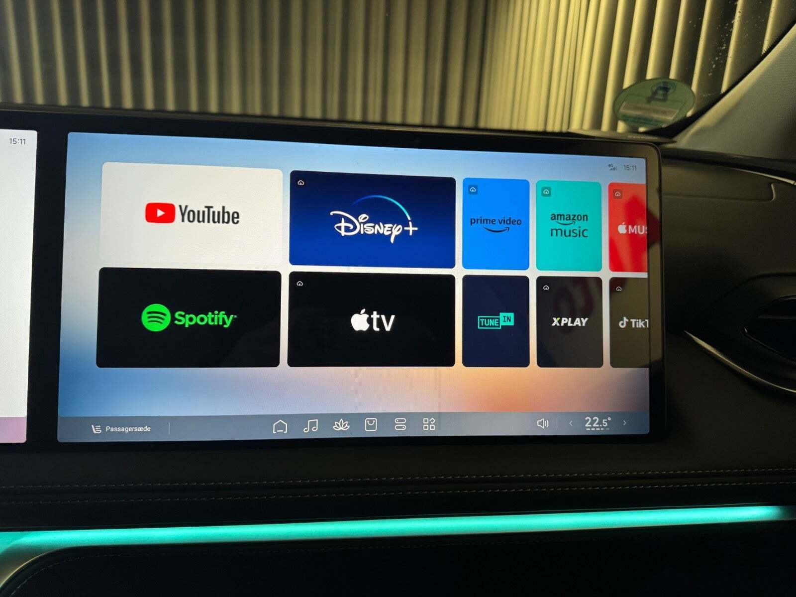 Grøn Xpeng G9 fra 2024