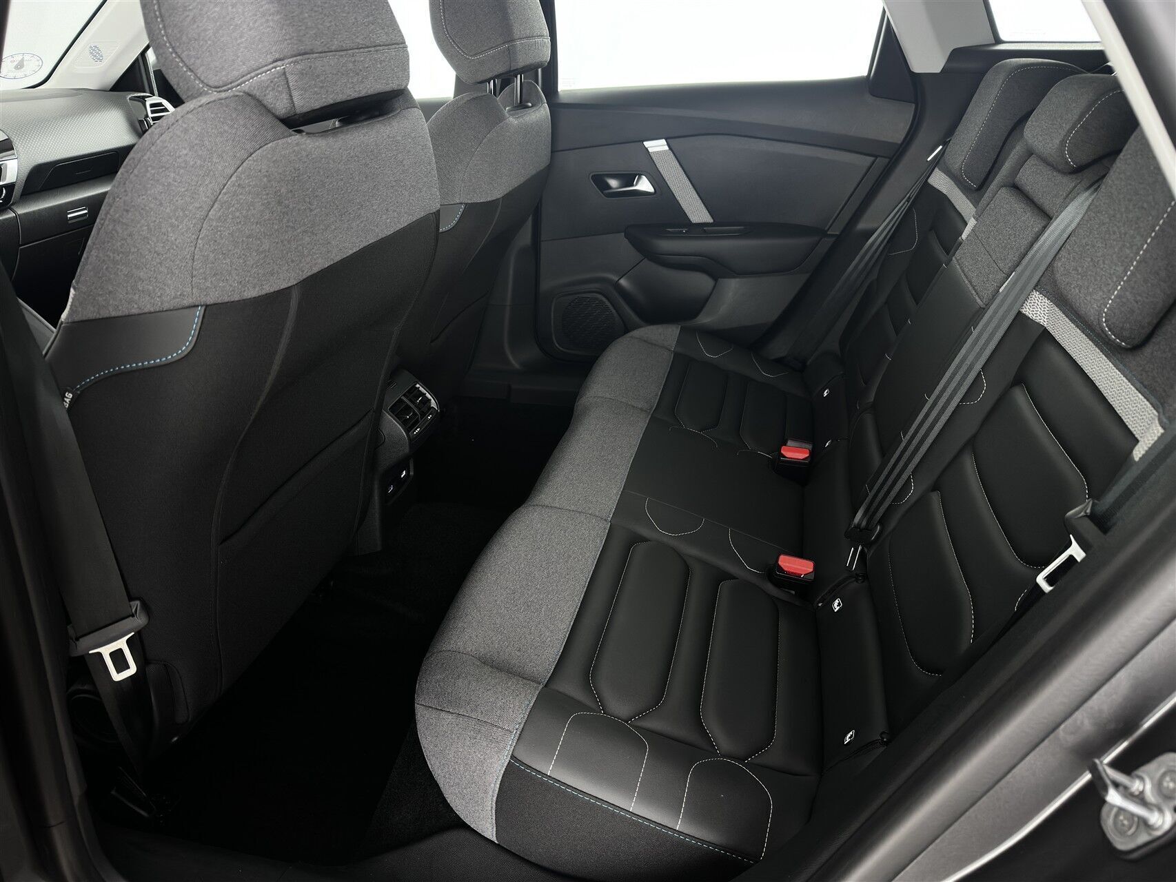 Grå Citroën ë-C4 fra 2024