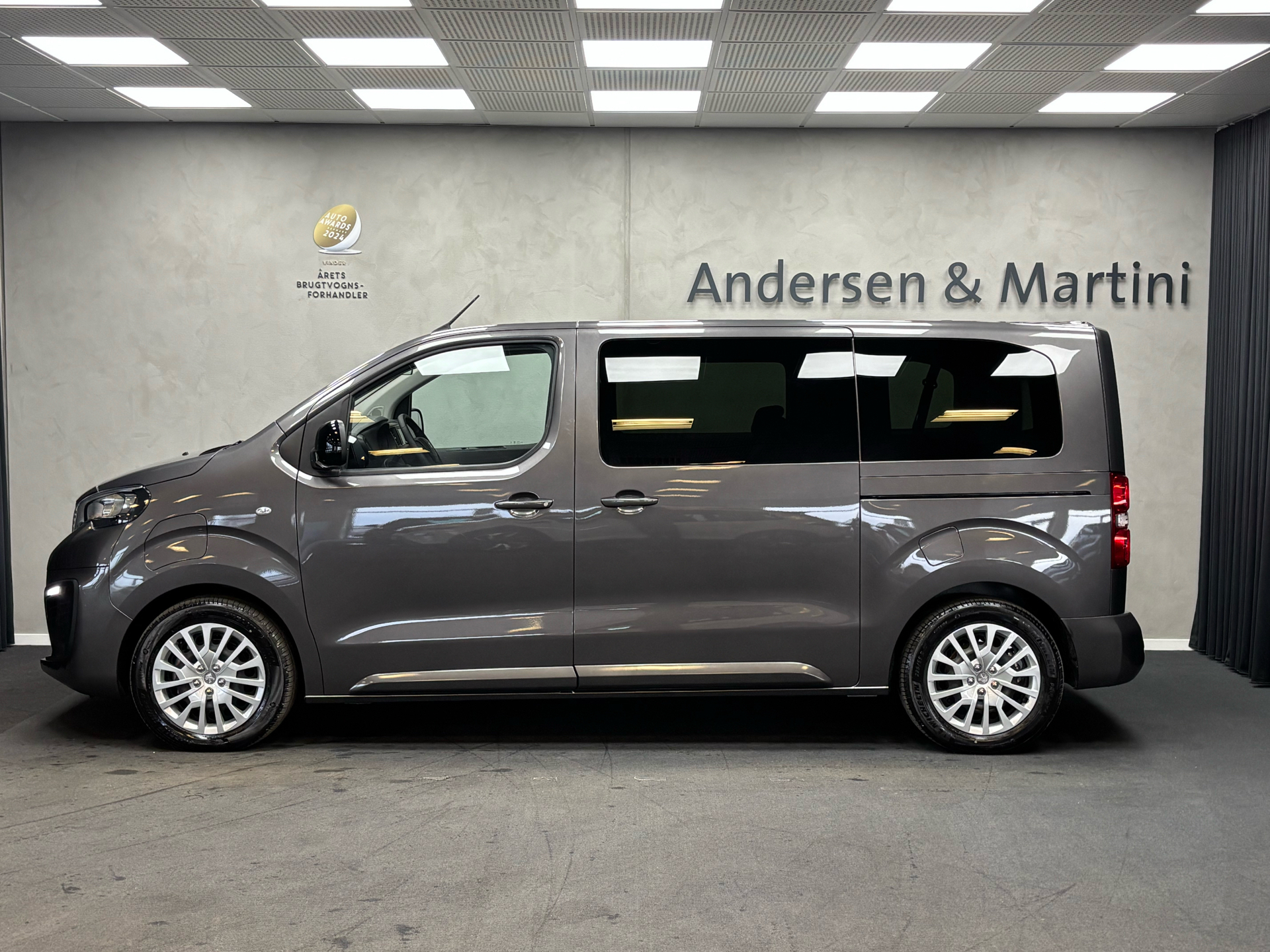 Peugeot e-Traveller L2 EL Business 136HK Aut.