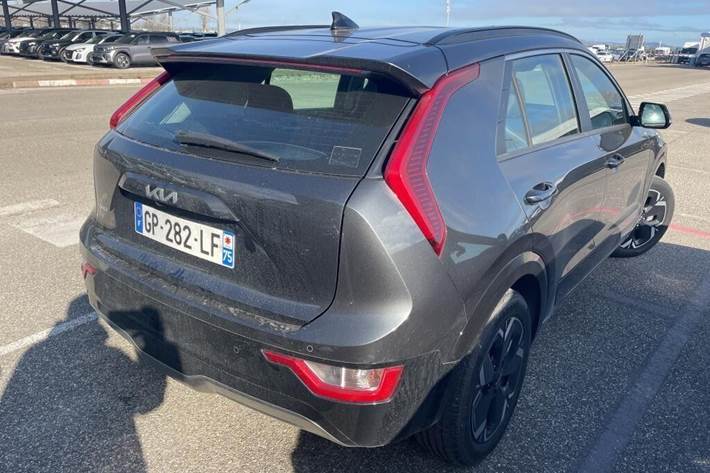 Grå Kia Niro EV fra 2023