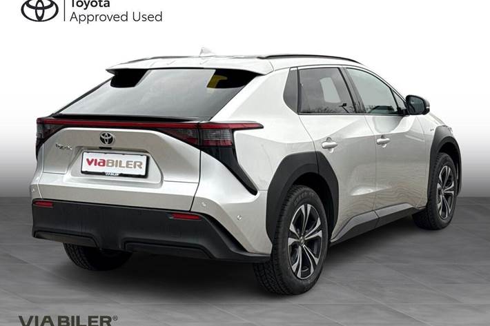 Sølv Toyota BZ4X fra 2025
