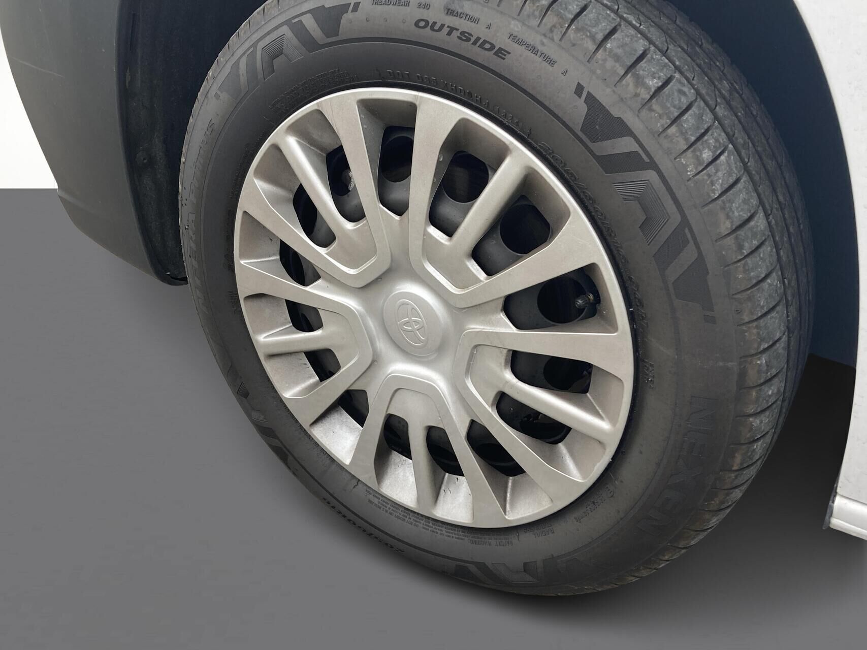 Hvid Toyota ProAce City fra 2024