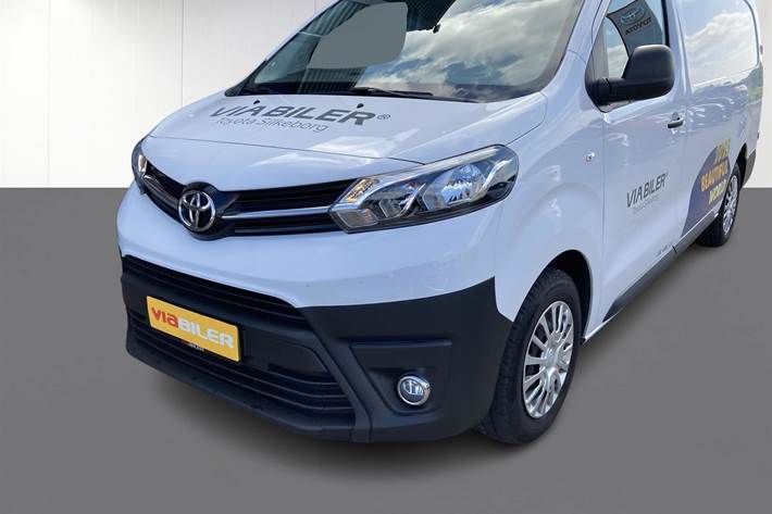 Hvid Toyota ProAce fra 2024