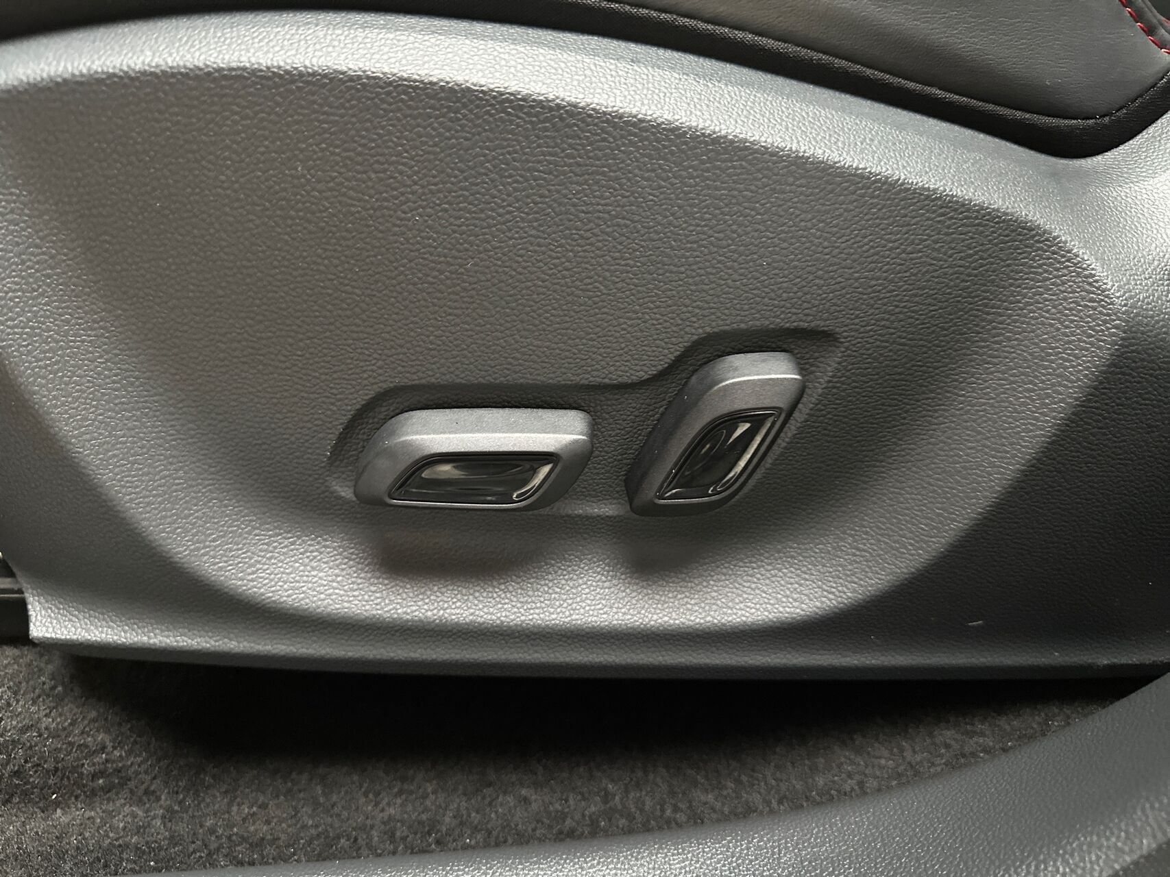 Rød MG ZS EV fra 2022