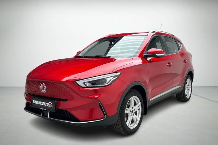 Rød MG ZS EV fra 2022 set udefra