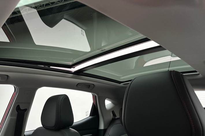 Rød MG ZS EV fra 2022