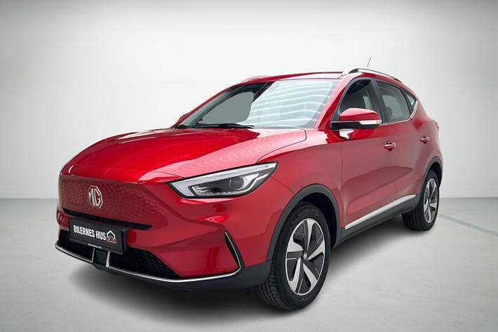 Rød MG ZS EV fra 2022 set udefra