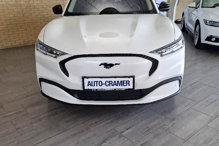Hvid Ford Mustang Mach-E fra 2023