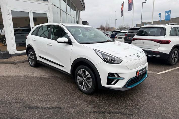 Hvid Kia e-Niro fra 2021 set udefra