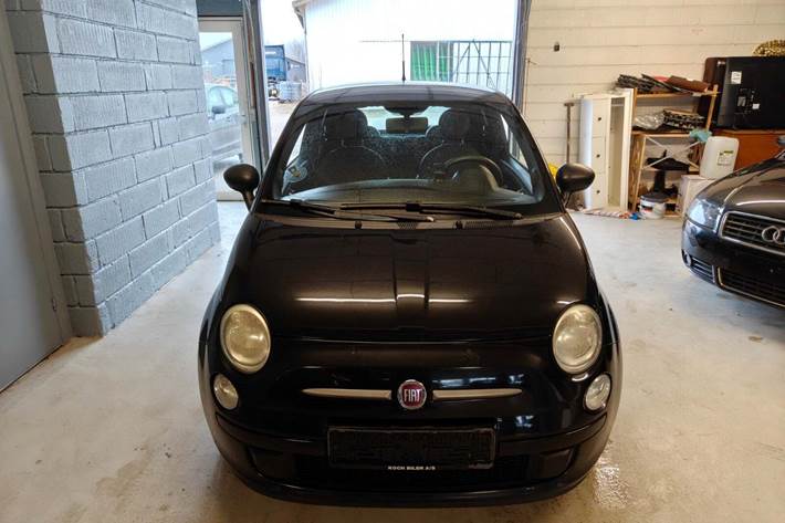 Gul Fiat 500 fra 2012