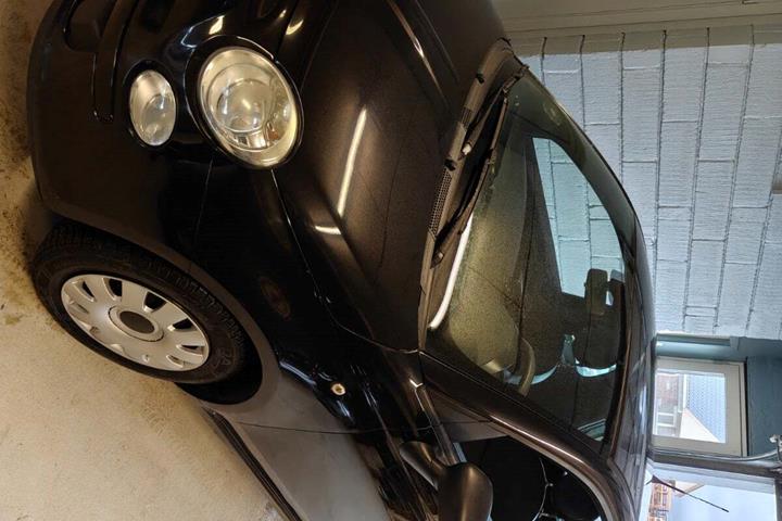 Gul Fiat 500 fra 2012