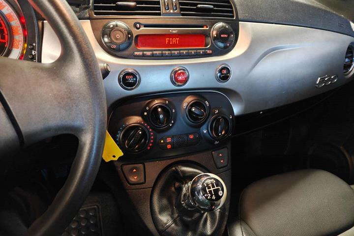 Gul Fiat 500 fra 2012