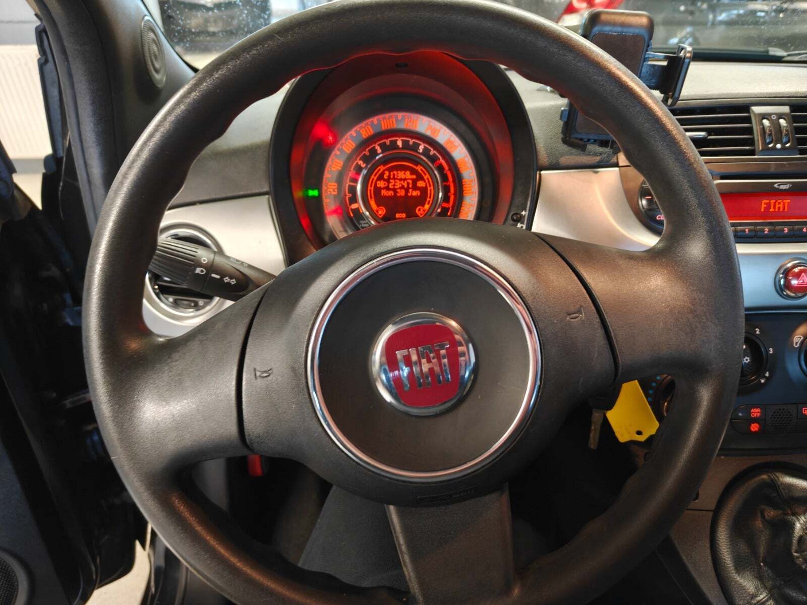Gul Fiat 500 fra 2012
