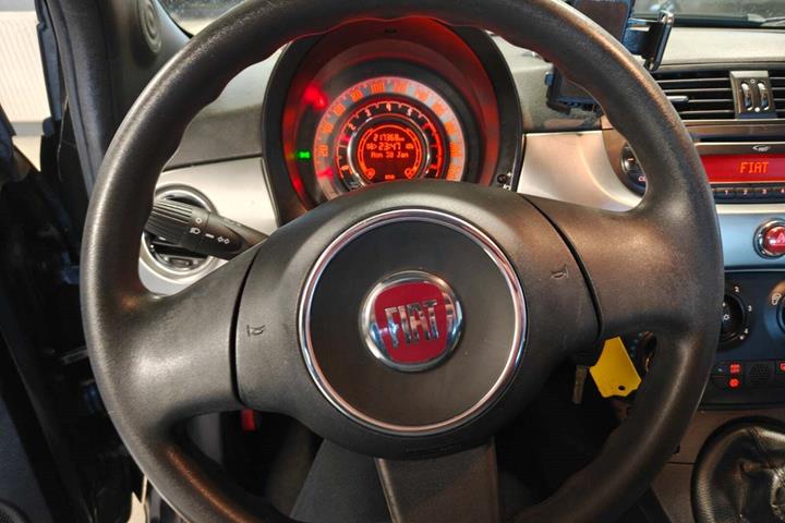 Gul Fiat 500 fra 2012