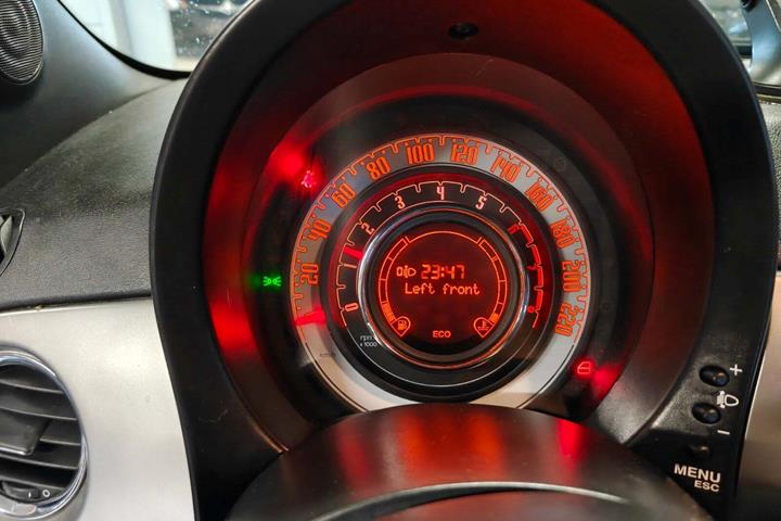 Gul Fiat 500 fra 2012