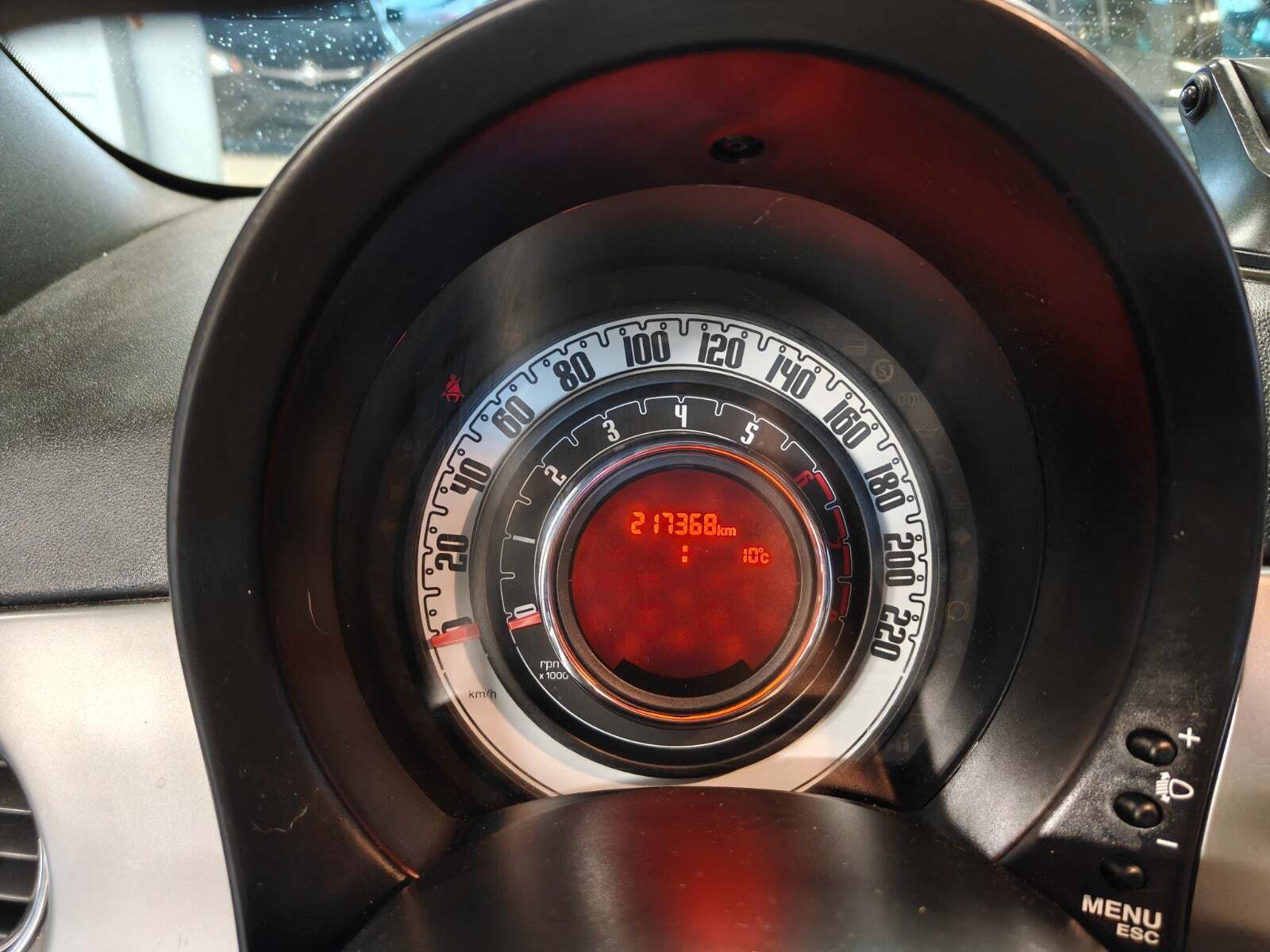 Gul Fiat 500 fra 2012