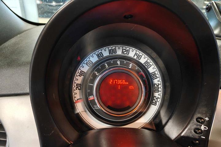 Gul Fiat 500 fra 2012
