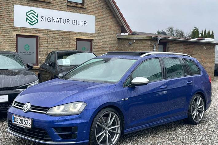 Blå VW Golf VII fra 2016 set udefra