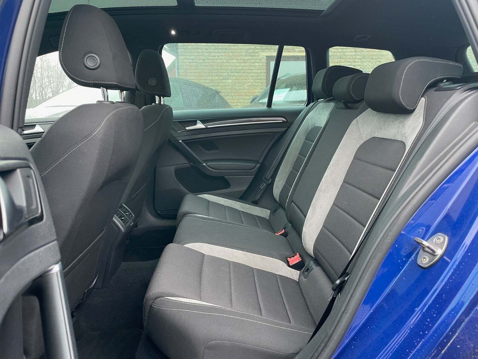 VW Golf VII 2,0 R Variant DSG 4Motion BMT