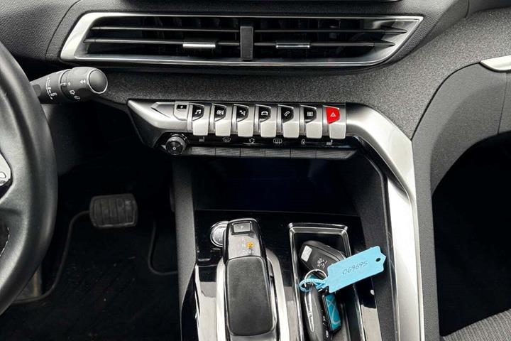 undefined Peugeot 3008 fra 2021
