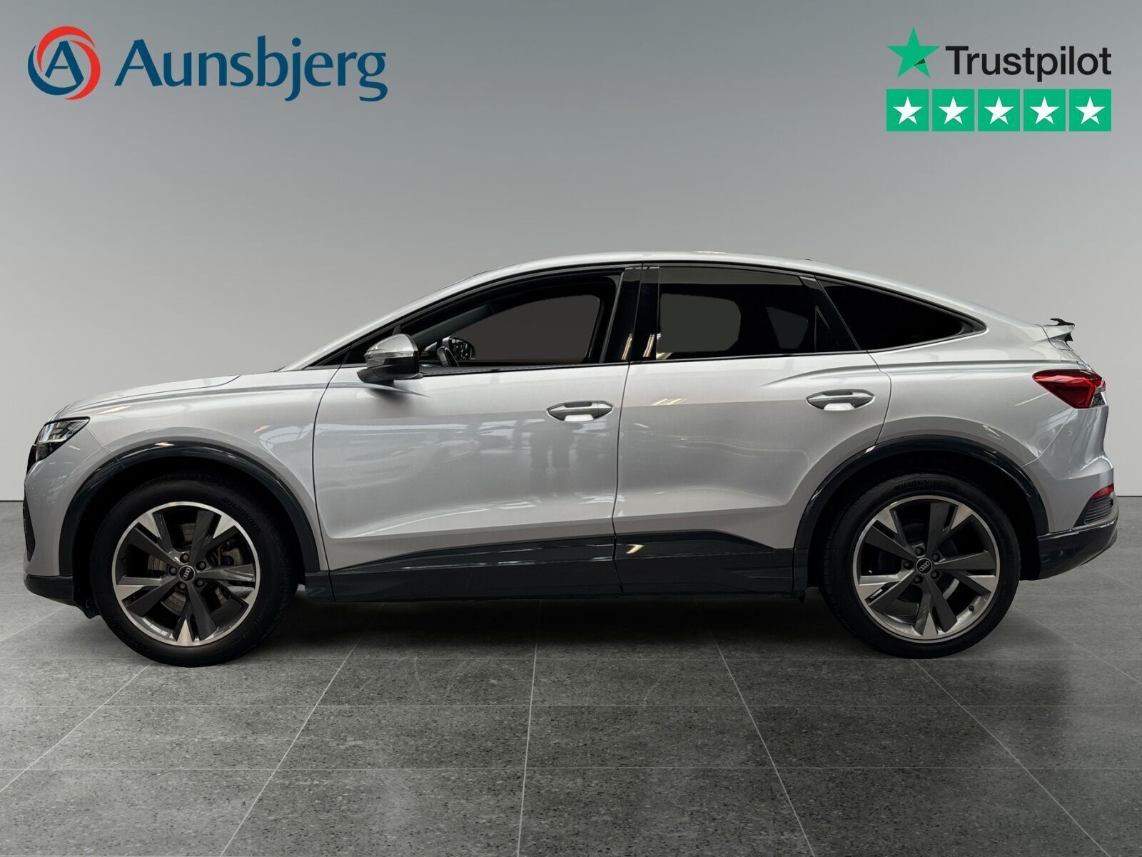 Sølv Audi Q4 e-tron fra 2023