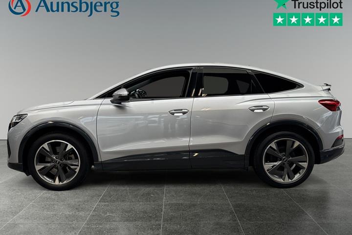 Sølv Audi Q4 e-tron fra 2023
