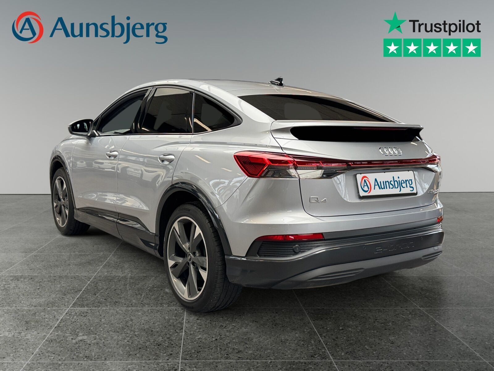 Sølv Audi Q4 e-tron fra 2023