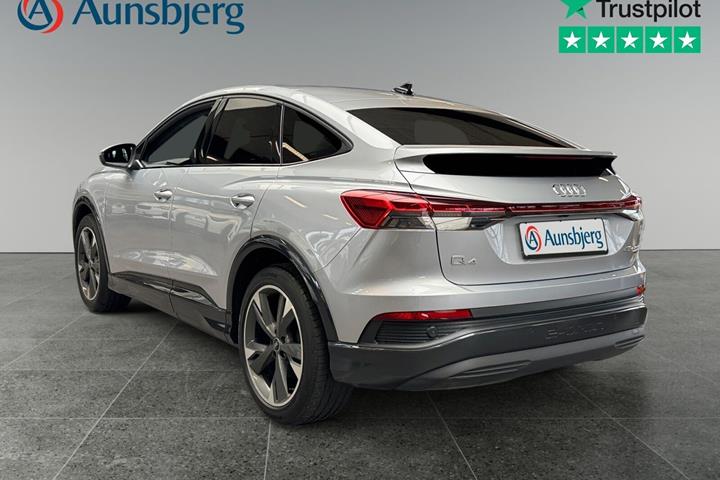 Sølv Audi Q4 e-tron fra 2023