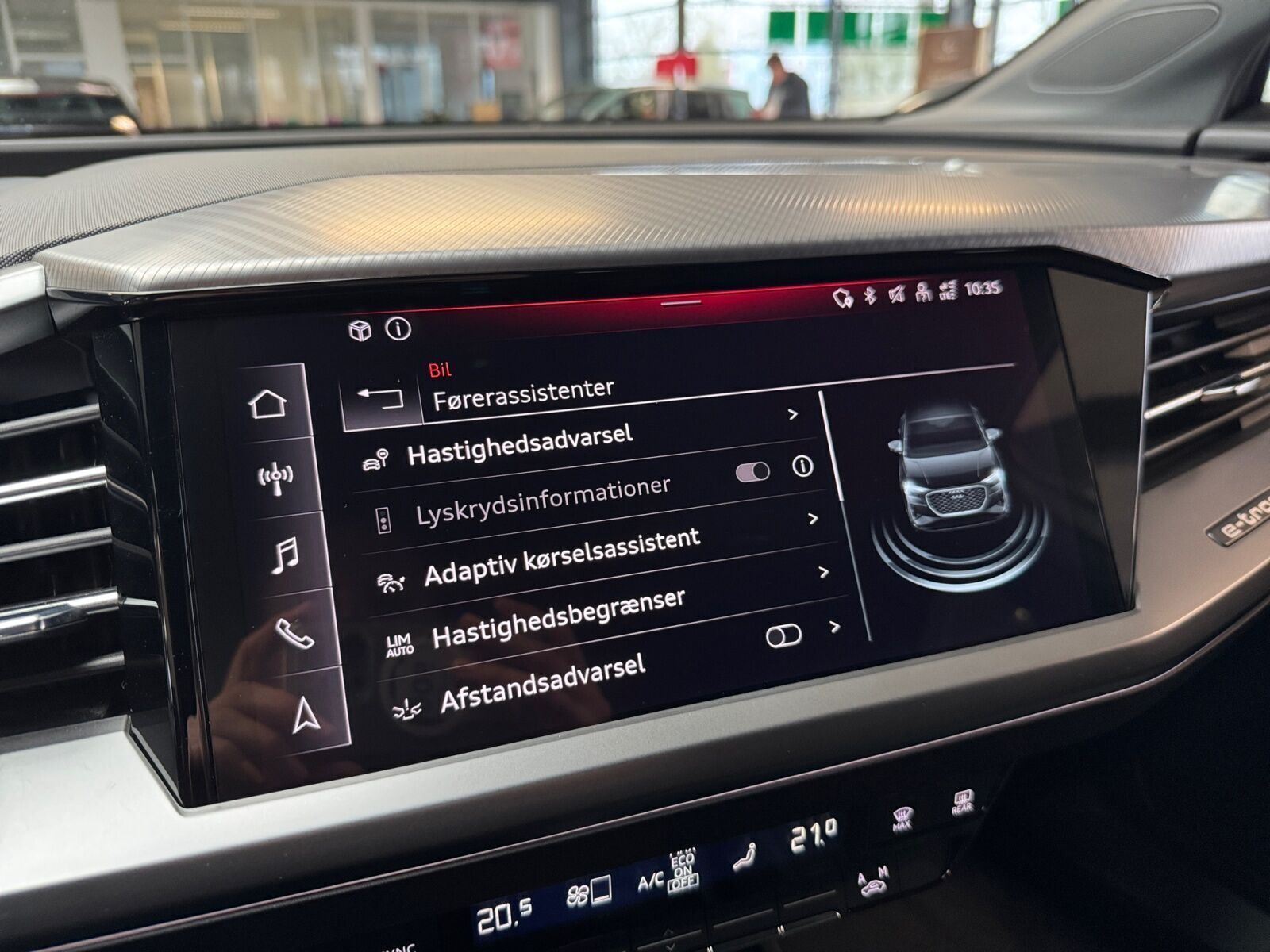 Sølv Audi Q4 e-tron fra 2023