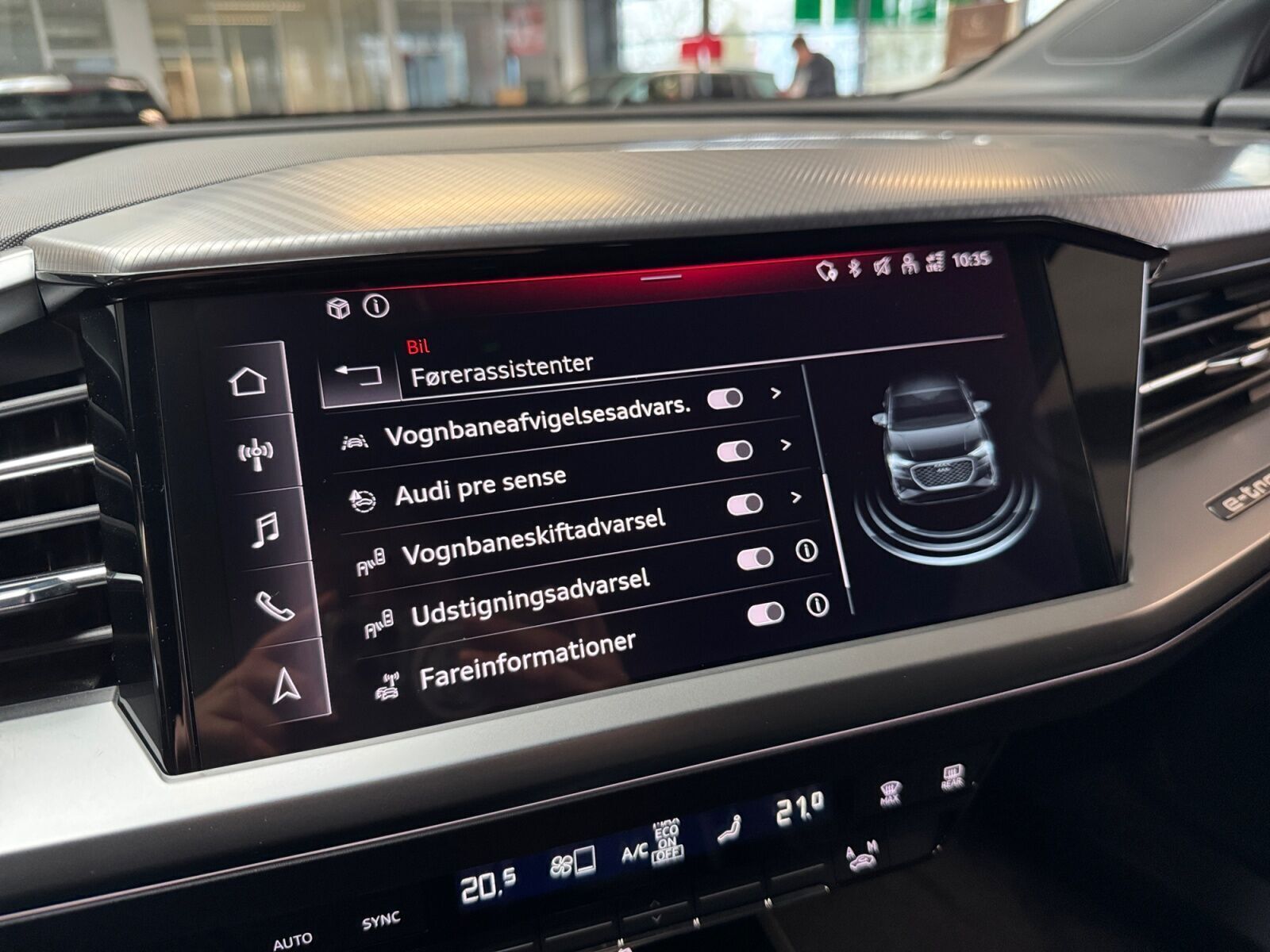 Sølv Audi Q4 e-tron fra 2023