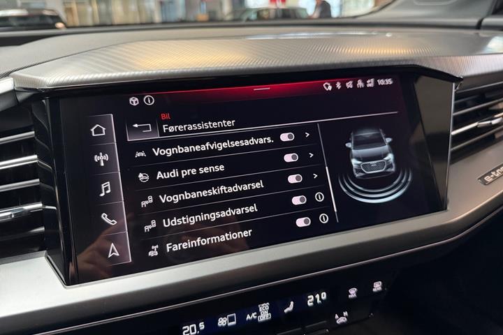 Sølv Audi Q4 e-tron fra 2023