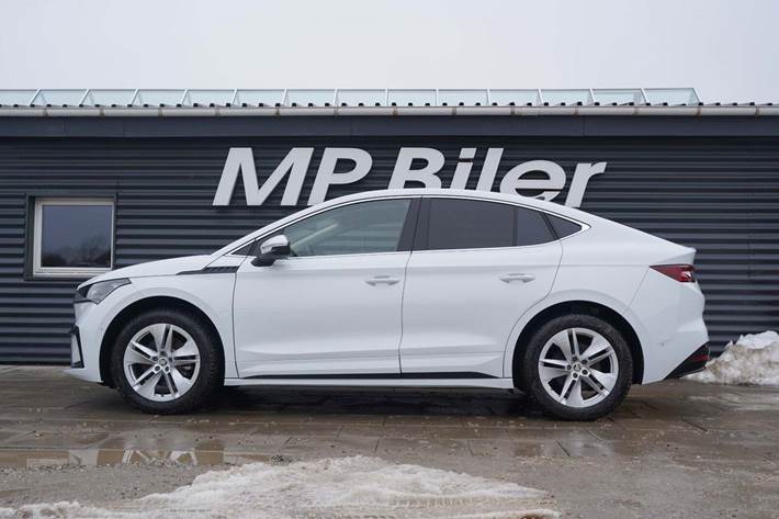 Hvid Skoda Enyaq fra 2023