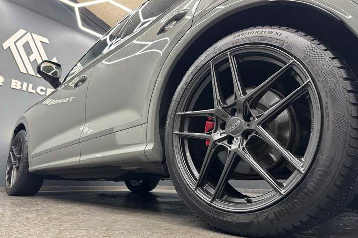 Rød Audi SQ5 fra 2019