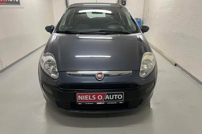 Blå Fiat Punto Evo fra 2010