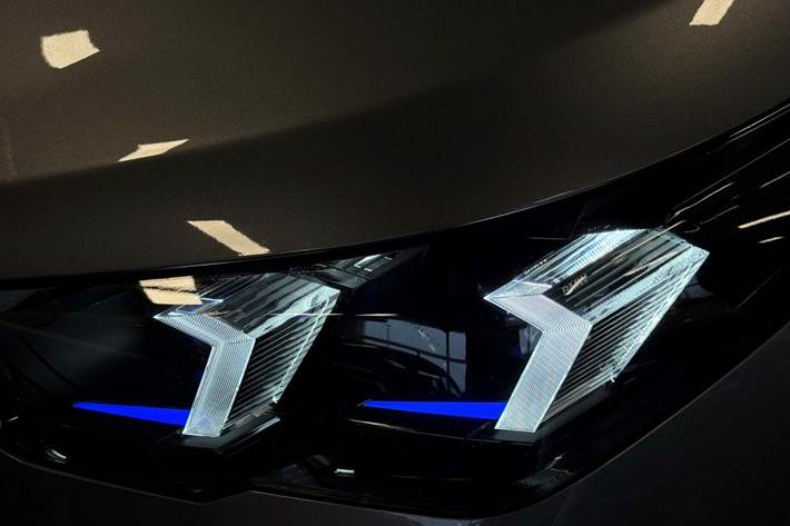 Rød BMW iX2 fra 2024