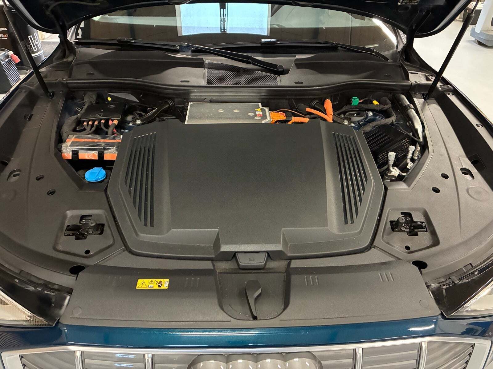 Blå Audi e-tron fra 2022