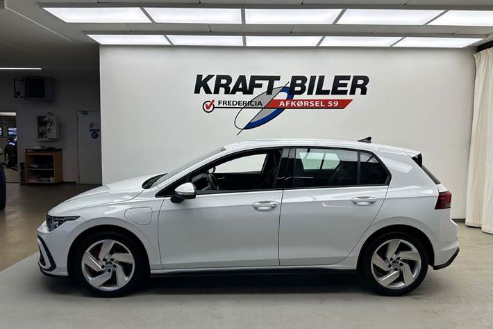 Hvid VW Golf VIII fra 2021