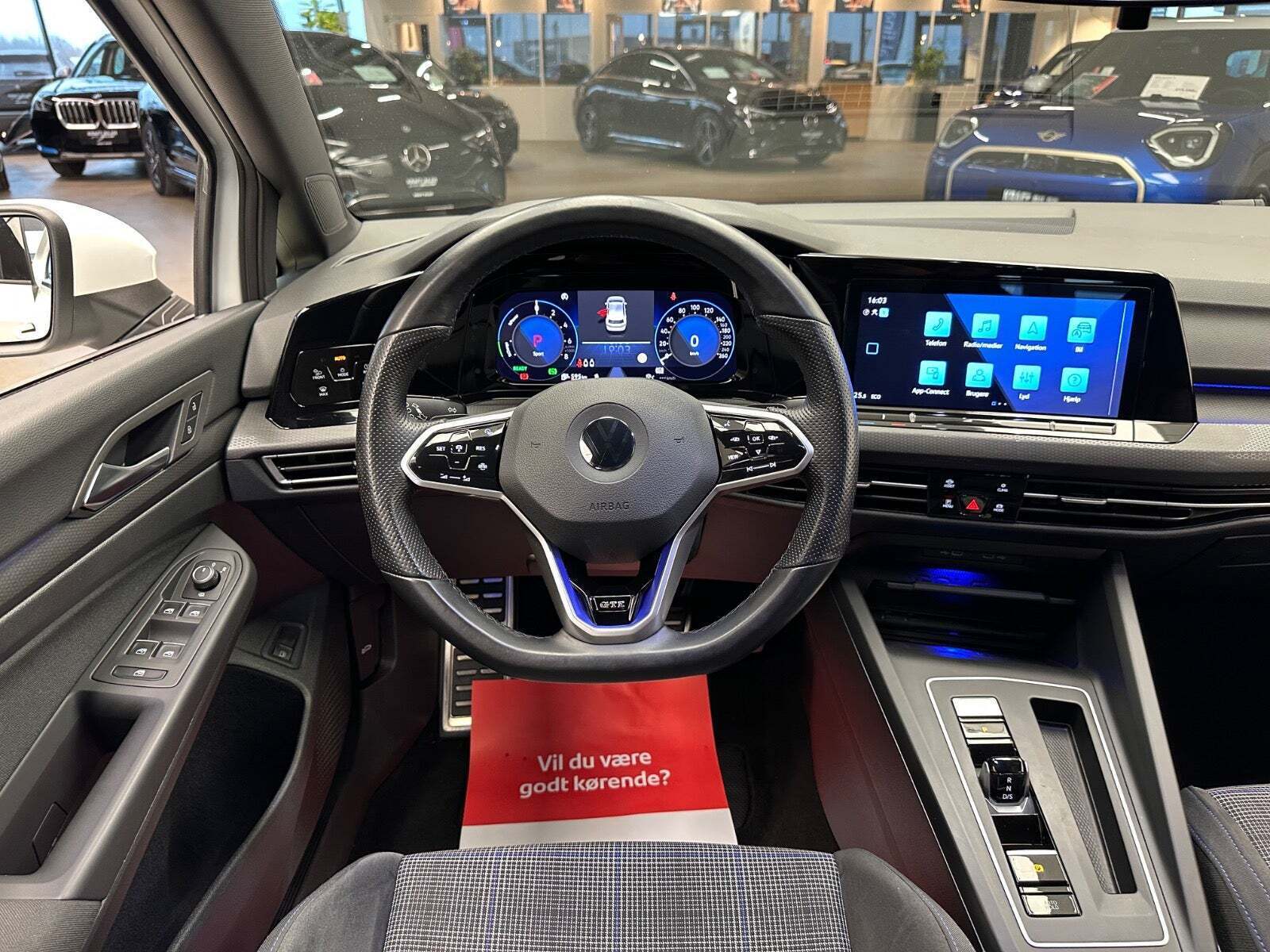 Hvid VW Golf VIII fra 2021