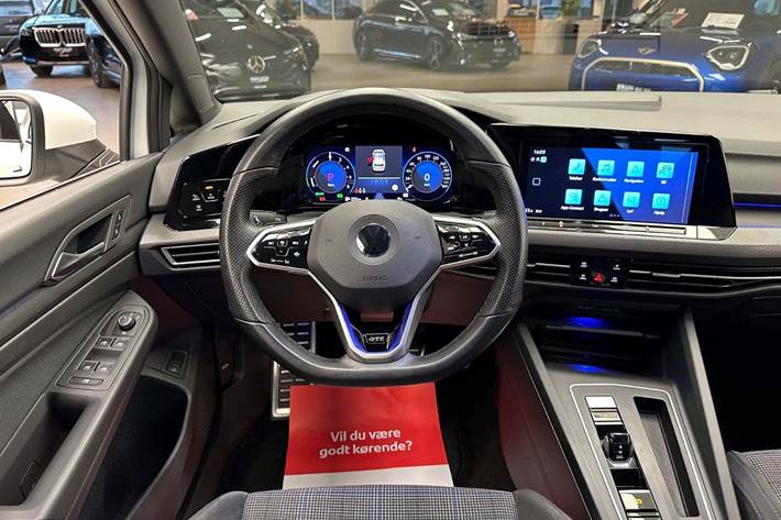 Hvid VW Golf VIII fra 2021