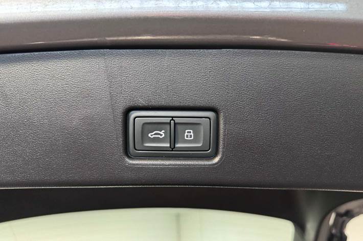 Grå Audi Q4 e-tron fra 2023