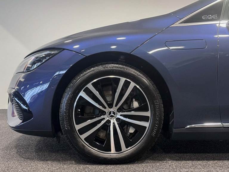 Mercedes EQE300
