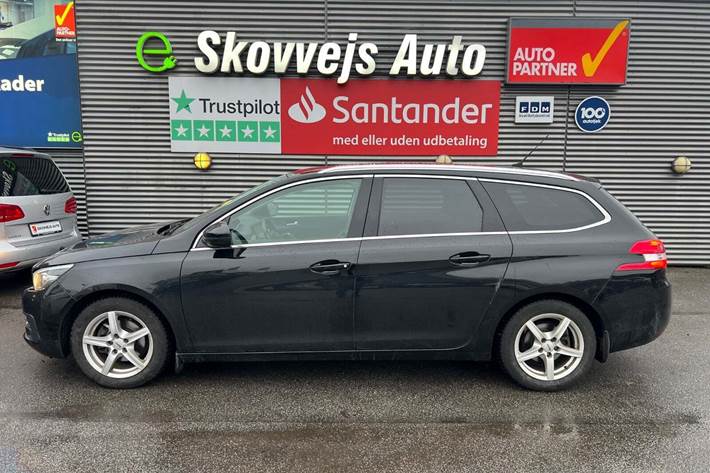 Grå Peugeot 308 fra 2020