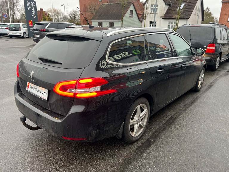 Peugeot 308 1,5 BlueHDi 130 Allure Sky SW