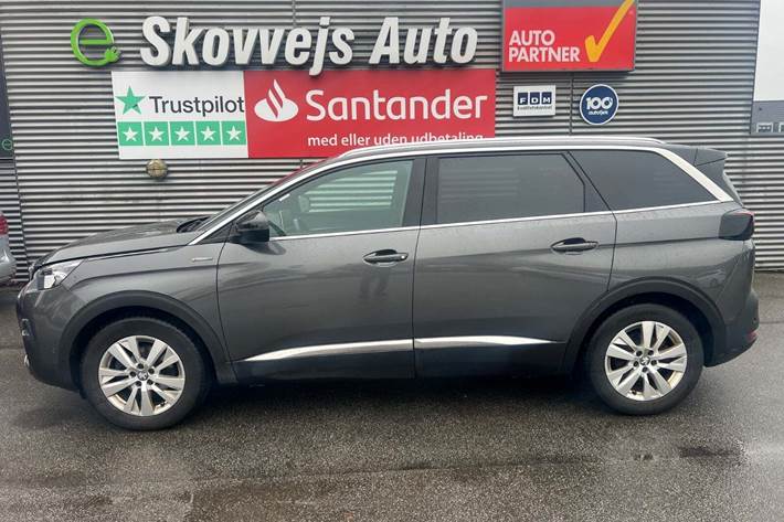 Grå Peugeot 5008 fra 2020